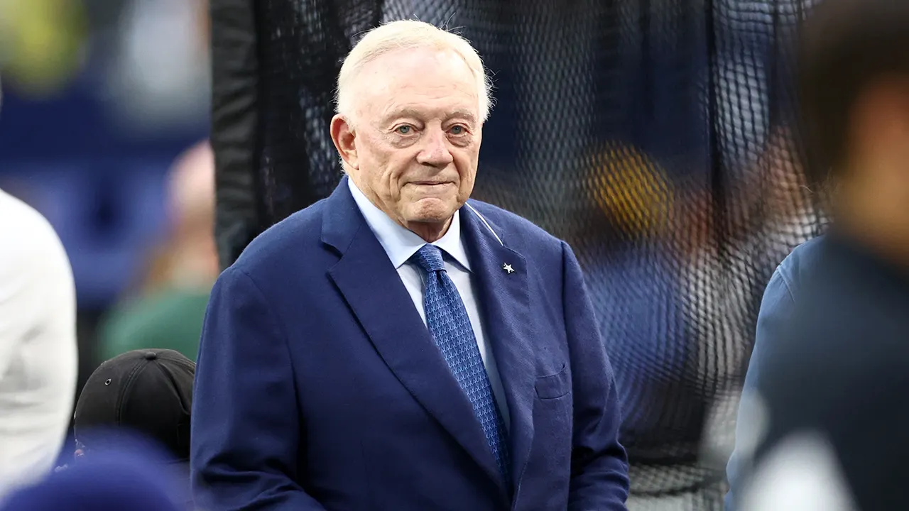 Jerry Jones relembra episódio de torcedora do Packers que baixou as calças contra o vidro do carro em Green Bay