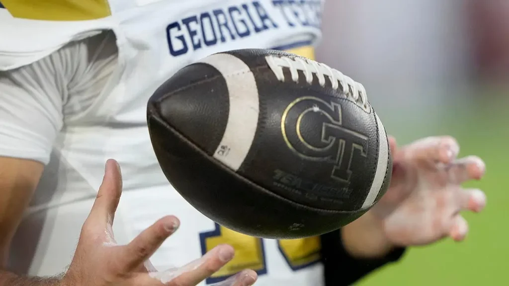 Kyle Efford anuncia aposentadoria médica e segue como capitão do Georgia Tech