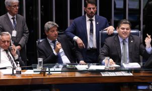 Alcolumbre adia votação da PEC da Segurança para evitar impasse sobre maioridade penal