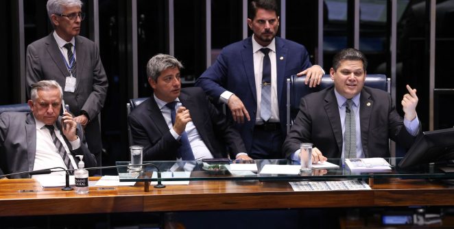 Alcolumbre adia votação da PEC da Segurança para evitar impasse sobre maioridade penal