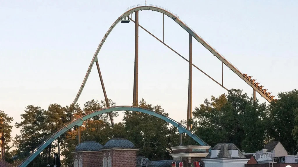 Six Flags instala cintos de segurança em montanhas-russas após queda fatal na Goliath