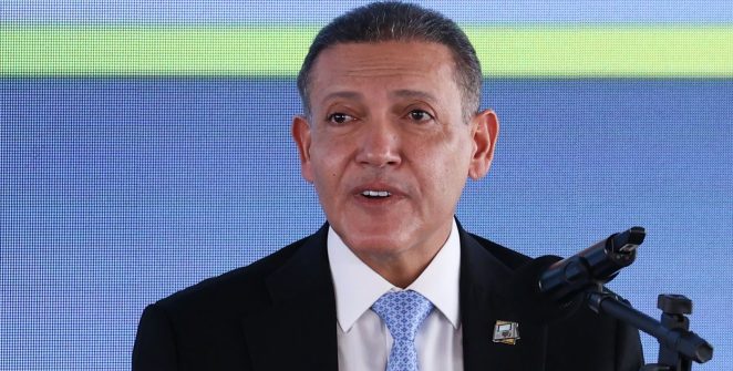Nunes Marques restringe prorrogação a seções que ainda estavam abertas às 19h