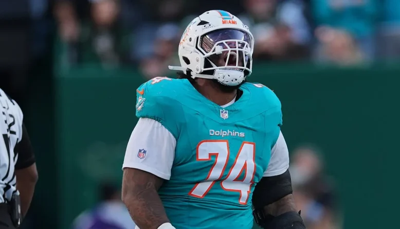 Dolphins avoid 0-17 crisis, pick up first win of season against struggling Jets on the road