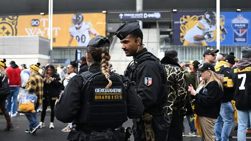 Steelers vencem Saints em Paris em estreia da NFL na França marcada por protestos