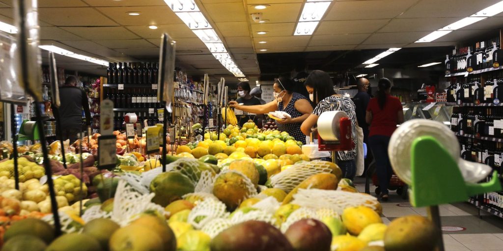 INPC sobe 0,82% em setembro e acumula 4,29% em 12 meses