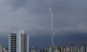 Inmet alerta para chuvas intensas em SP e PR e calor de até 40°C no Nordeste