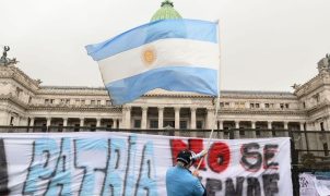 Milei abre plano de demissão voluntária que pode atingir 21 mil servidores na Argentina