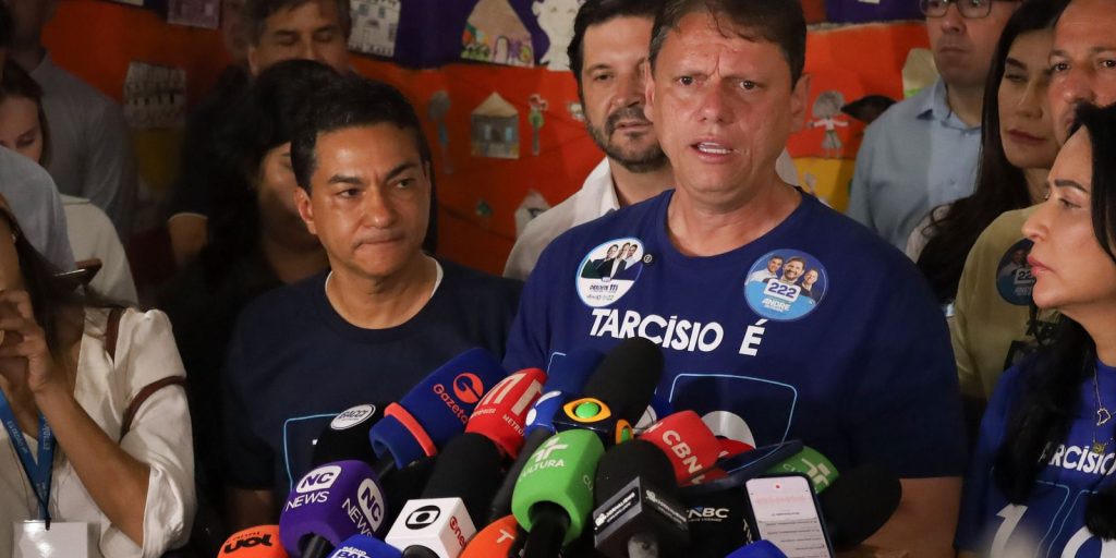 Tarcísio de Freitas é reeleito governador de São Paulo com 62,8% dos votos