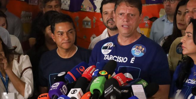 Tarcísio de Freitas é reeleito governador de São Paulo com 62,8% dos votos
