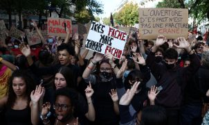 França tem maior dia de protestos com 1.800 escolas bloqueadas e milhares de detidos