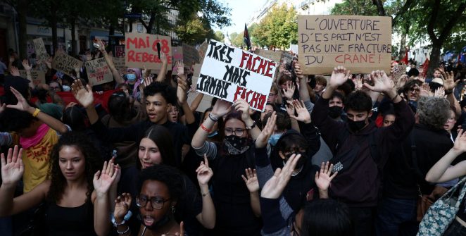 França tem maior dia de protestos com 1.800 escolas bloqueadas e milhares de detidos