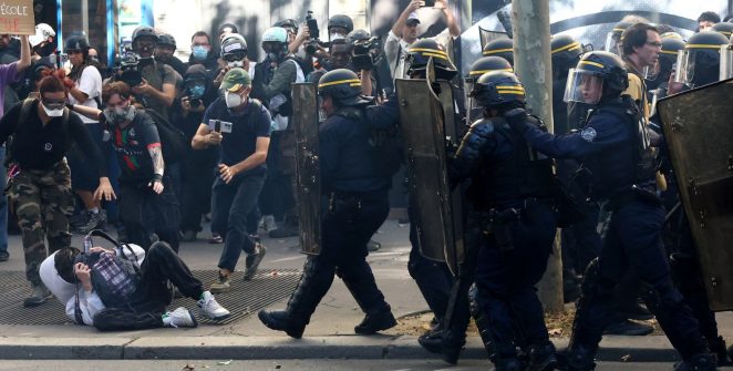 Greta Thunberg participa de protesto estudantil na França em meio a crise nas escolas
