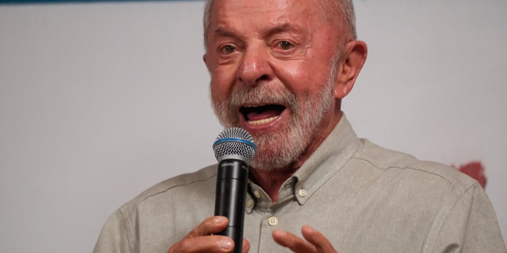 Lula promete Pé de Meia universitário com R$ 700 mensais e R$ 10 mil ao fim do curso