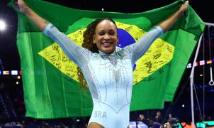 Rebeca Andrade vence o salto e se torna tricampeã mundial em Roterdã