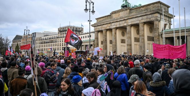 Manifestações da Geração Z reúnem milhares na Alemanha e pressionam por educação e custo de vida