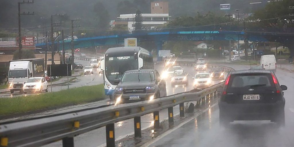 Inmet alerta para tempestades e granizo em SP, MG, Paraná e MS nesta sexta
