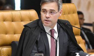Mendonça manda remover vídeo de Janones e Lindbergh sobre supostas medidas de Flávio Bolsonaro