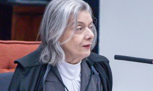 Cármen Lúcia nega pedido de Lula para transporte interestadual gratuito no 2º turno