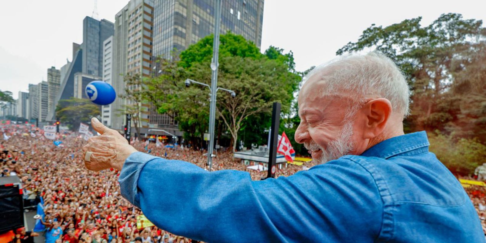 Lula participa de ato na Paulista e diz que semana será decisiva para a eleição