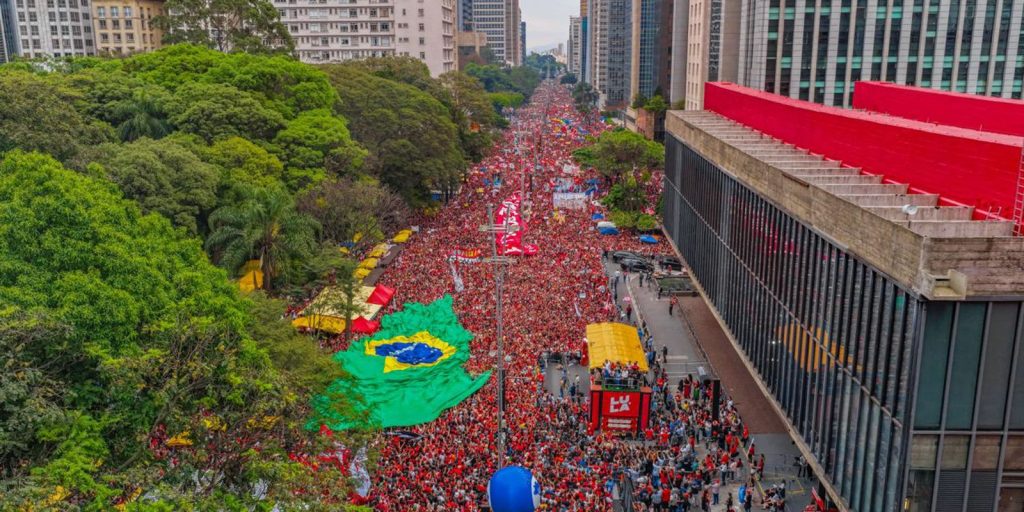 PT pede ao TSE remoção de posts que ligam comício na Paulista a imagens falsas
