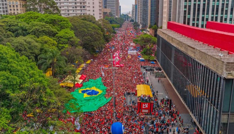 PT pede ao TSE remoção de posts que ligam comício na Paulista a imagens falsas