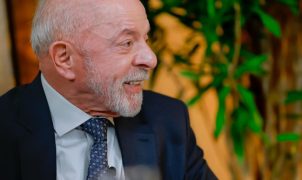 Lula promete entregar ao TSE autorização para quebra de sigilo e desafia Flávio Bolsonaro