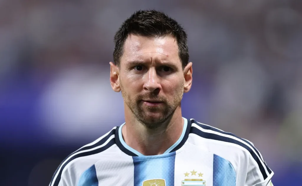 Messi começa como titular no jogo de despedida da Argentina contra Benin
