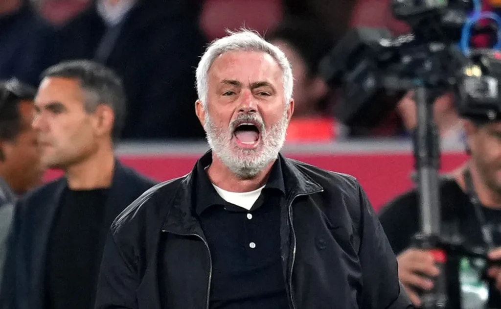 Mourinho pede cautela ao Real após vitória sobre o Barcelona: Não podemos ir à lua