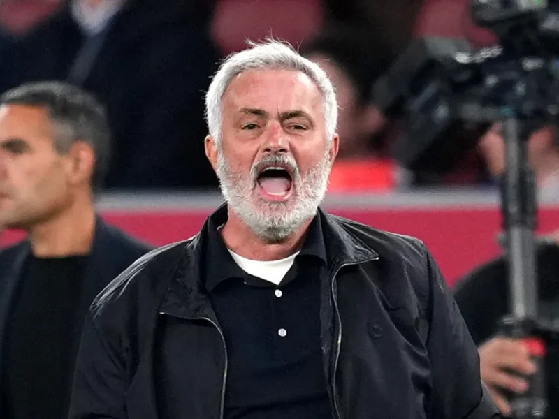 Mourinho pede cautela ao Real após vitória sobre o Barcelona: Não podemos ir à lua