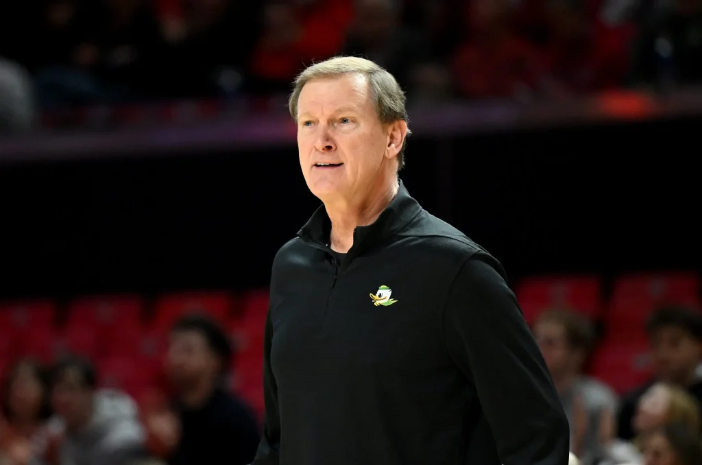 Dana Altman se aposenta após 16 temporadas em Oregon e quase quatro décadas como técnico