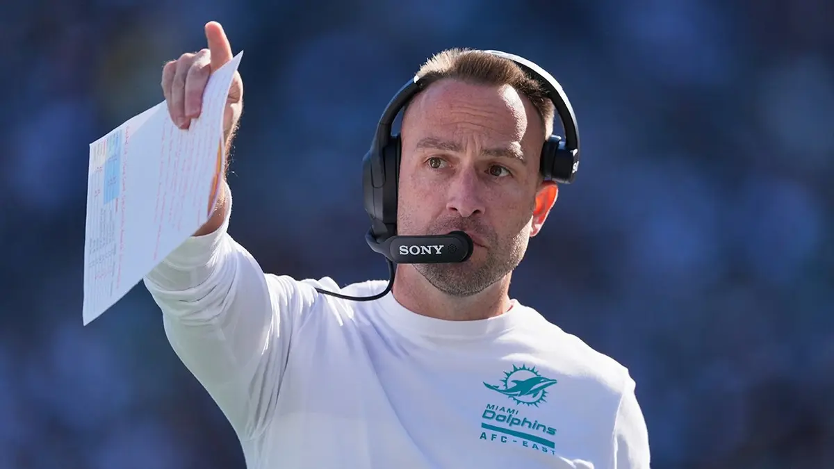 Jeff Hafley stands on the sideline during an NFL game against the New York Jets.