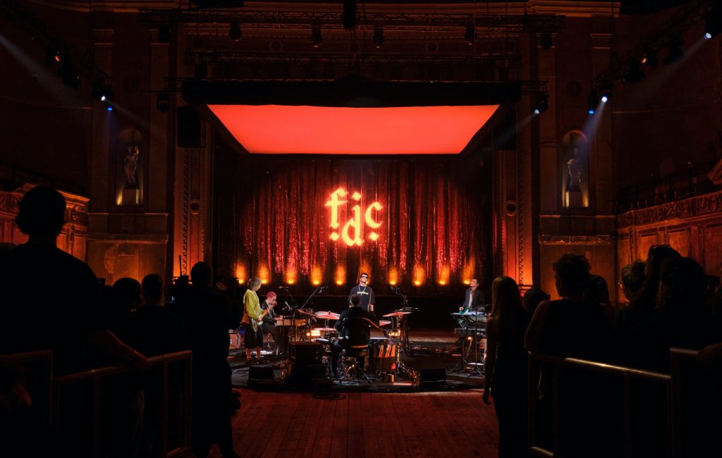 Fontaines D.C. grava especial do Later… With Jools Holland e lança álbum Dopamine Chamber