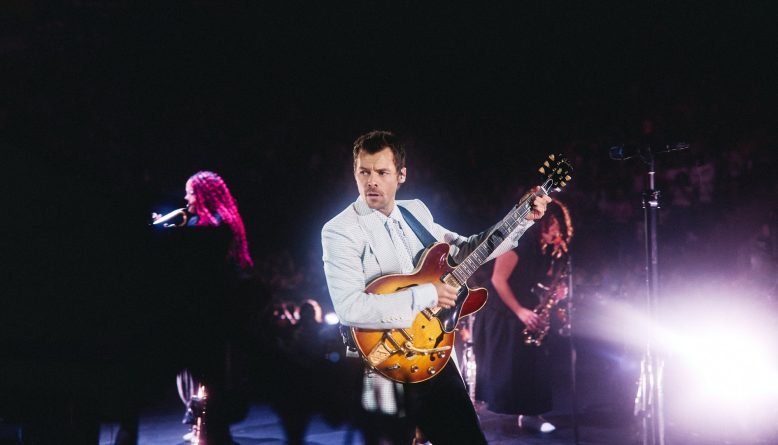 Documentário sobre turnê Together, Together de Harry Styles é preparado por John Wilson
