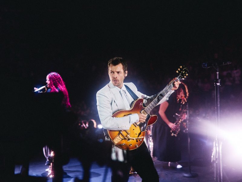 Documentário sobre turnê Together, Together de Harry Styles é preparado por John Wilson