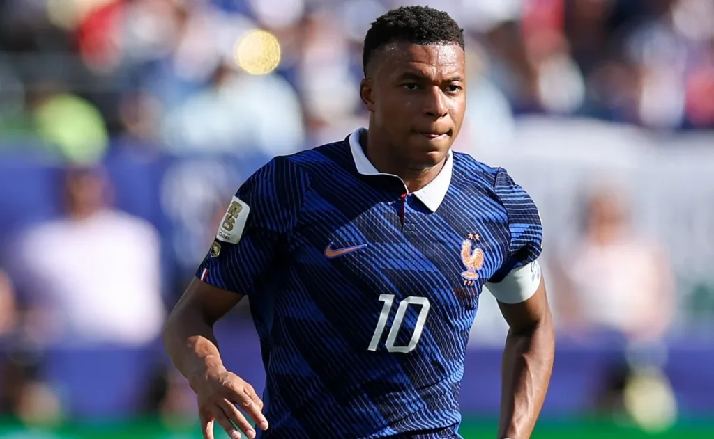 Mbappé desfalca França contra a Itália em jogo que marca estreia de Zidane no Stade de France