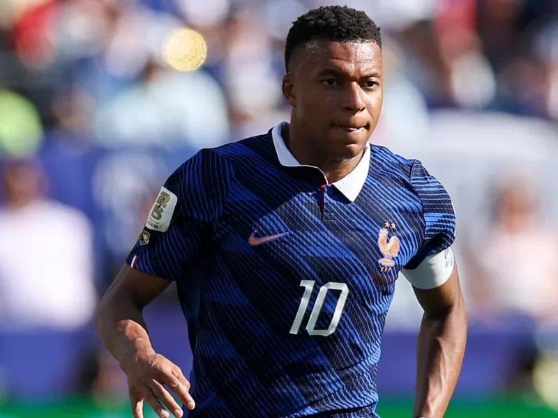 Mbappé desfalca França contra a Itália em jogo que marca estreia de Zidane no Stade de France