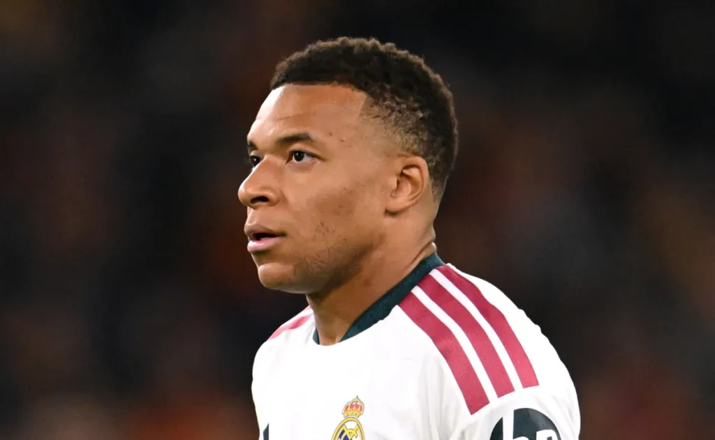 Real Madrid vira sobre a Roma com três gols em 7 minutos e bate recorde na Champions