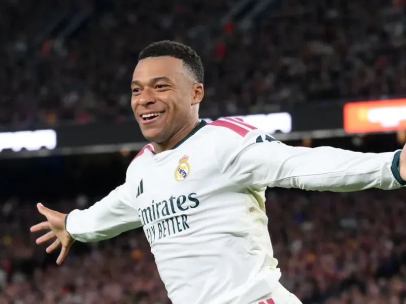 Mbappé marca duas vezes, chega a 100 gols pelo Real e reduz vantagem do Barcelona no Espanhol