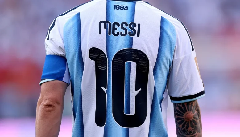 Scaloni ainda não definiu quem herda a camisa 10 da Argentina após saída de Messi