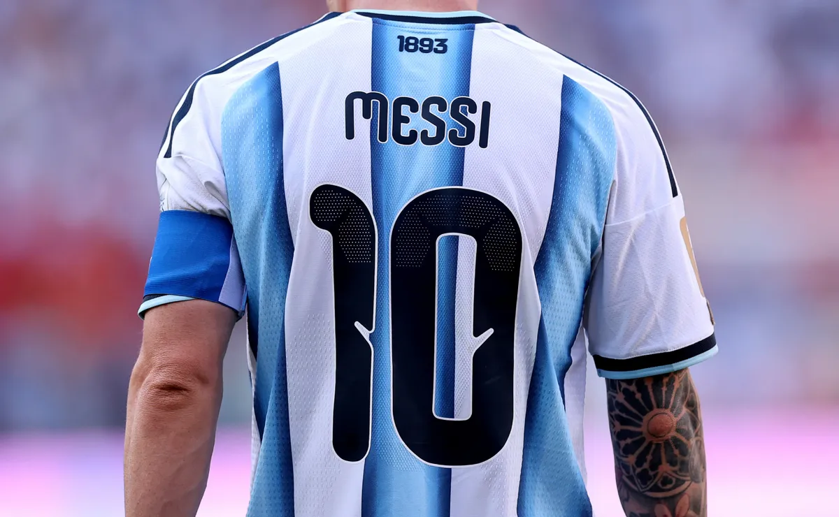 Scaloni ainda não definiu quem herda a camisa 10 da Argentina após saída de Messi
