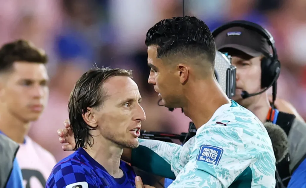 Modric sai em defesa de Cristiano Ronaldo após saída do acampamento de Portugal