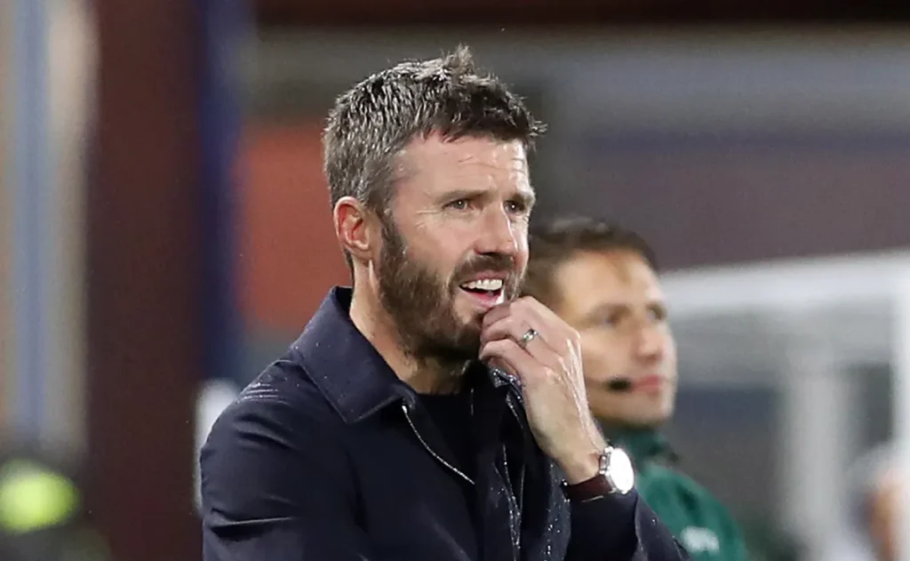 Carrick pede desculpas à torcida após United levar 4 a 1 do Como na Champions
