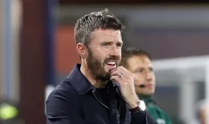 Carrick pede desculpas à torcida após United levar 4 a 1 do Como na Champions