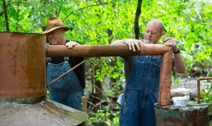 'Moonshiners' stars explain the truth behind moonshine blindness claims