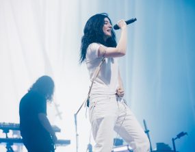 Lorde veste jaqueta Free Palestine e cita Robert Kraft em meio a polêmica de turnê de Ed Sheeran