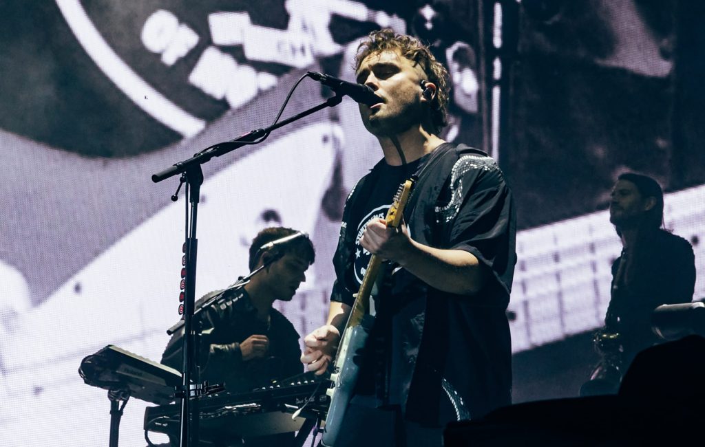 Sam Fender sugere estádios de turnê no Reino Unido em 2027, incluindo Wembley