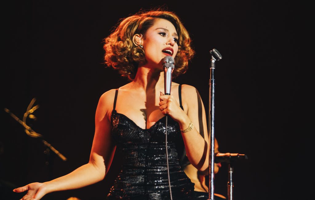 Raye diz que venda de ingressos para show no Royal Albert Hall foi invadida por cambistas com bots de IA