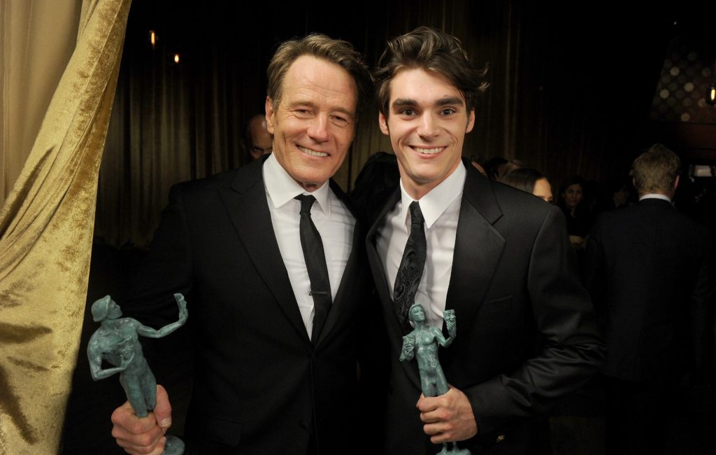 Ator RJ Mitte, de Breaking Bad, morre aos 34 anos; elenco presta homenagem
