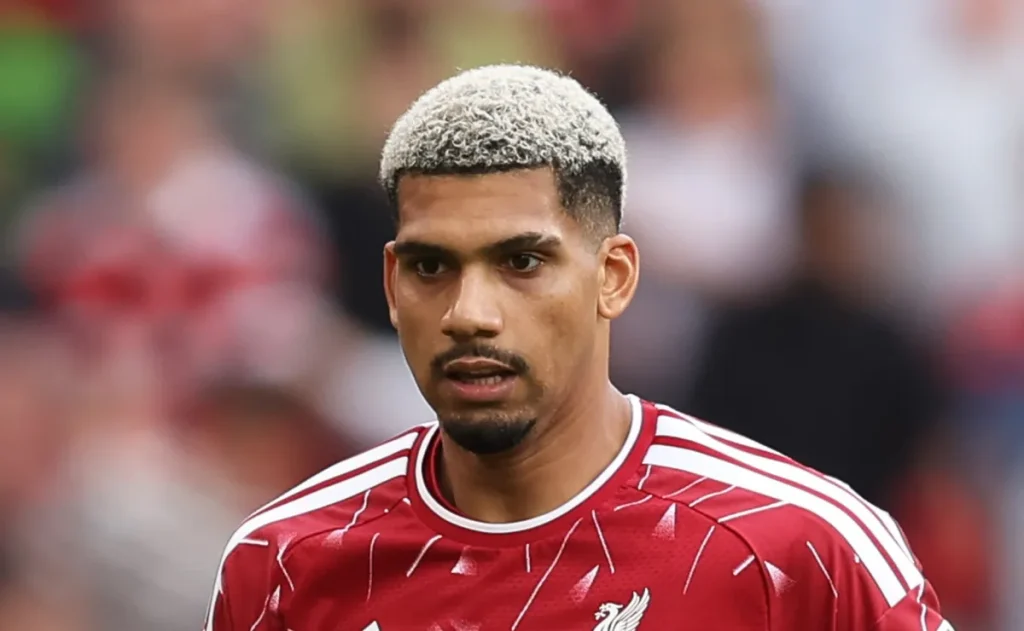 Araujo minimiza especulação sobre compra definitiva pelo Liverpool