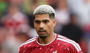Araujo minimiza especulação sobre compra definitiva pelo Liverpool